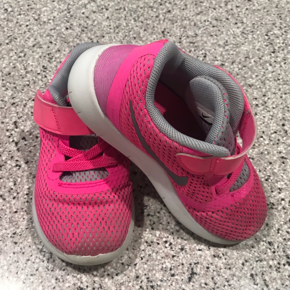 Toddler size 9 Nike’s